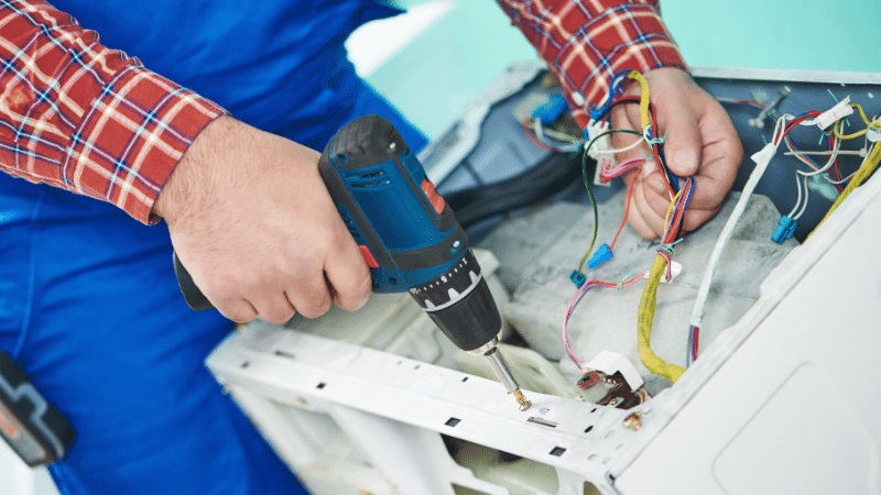 Selendi Ariston Ariston çamaşır makinesi kart tamiri – Su almama arızası orijinal parça ile giderildi. - Teknik servis örneği